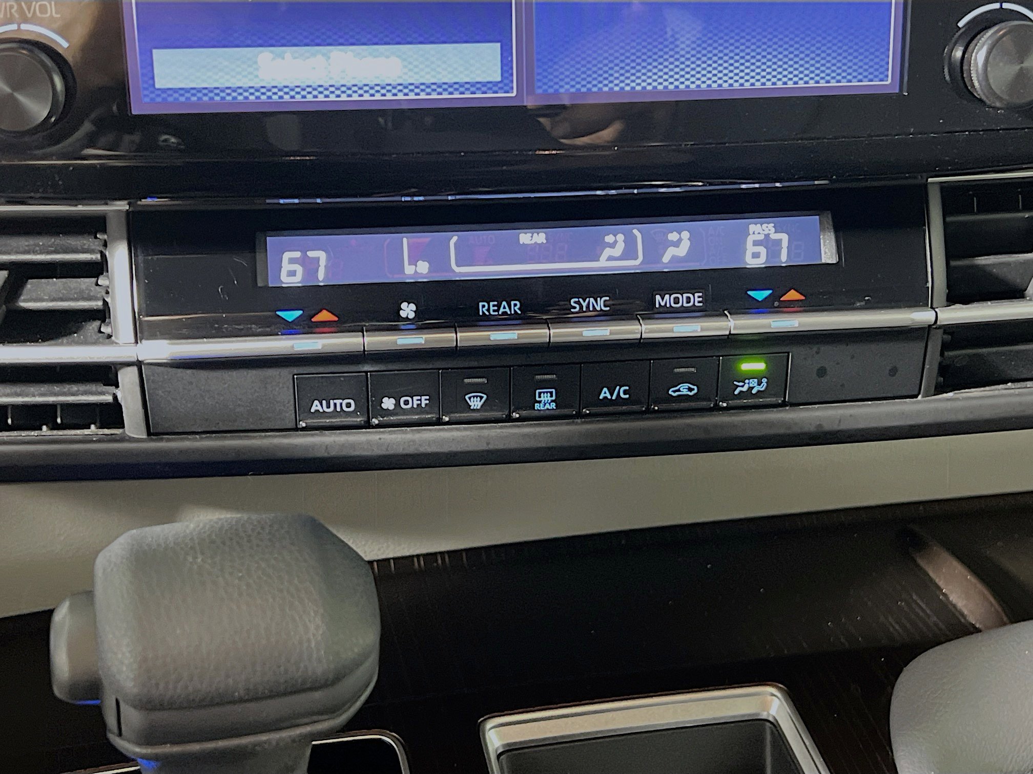 Used 2023 Toyota Sienna LE image 26