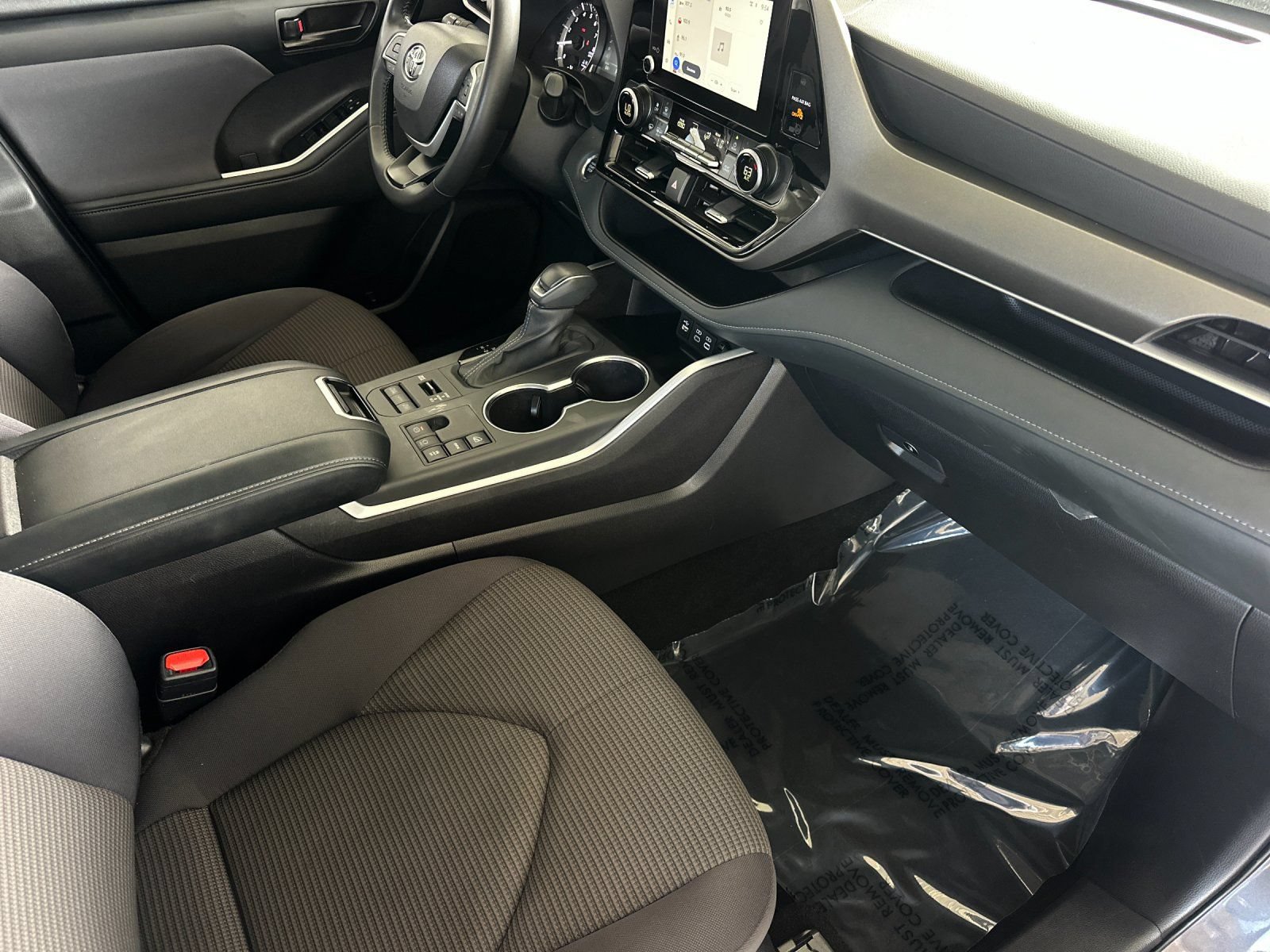 Used 2025 Toyota Highlander LE AWD/4WD image 16