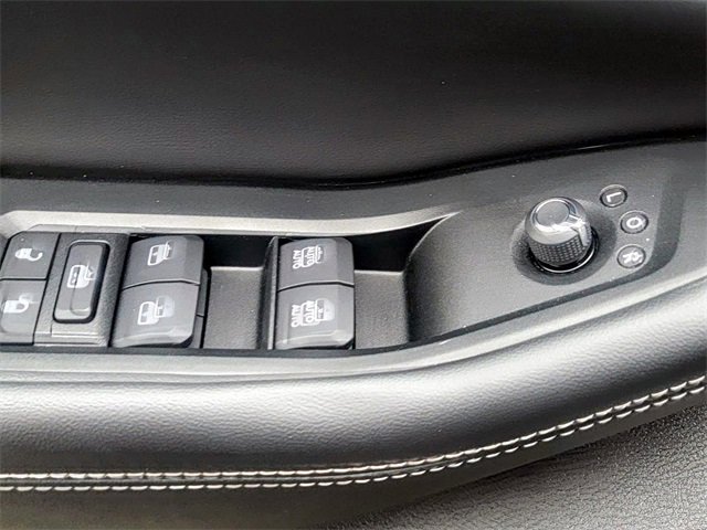 Used 2023 Jeep Grand Cherokee Limited image 32