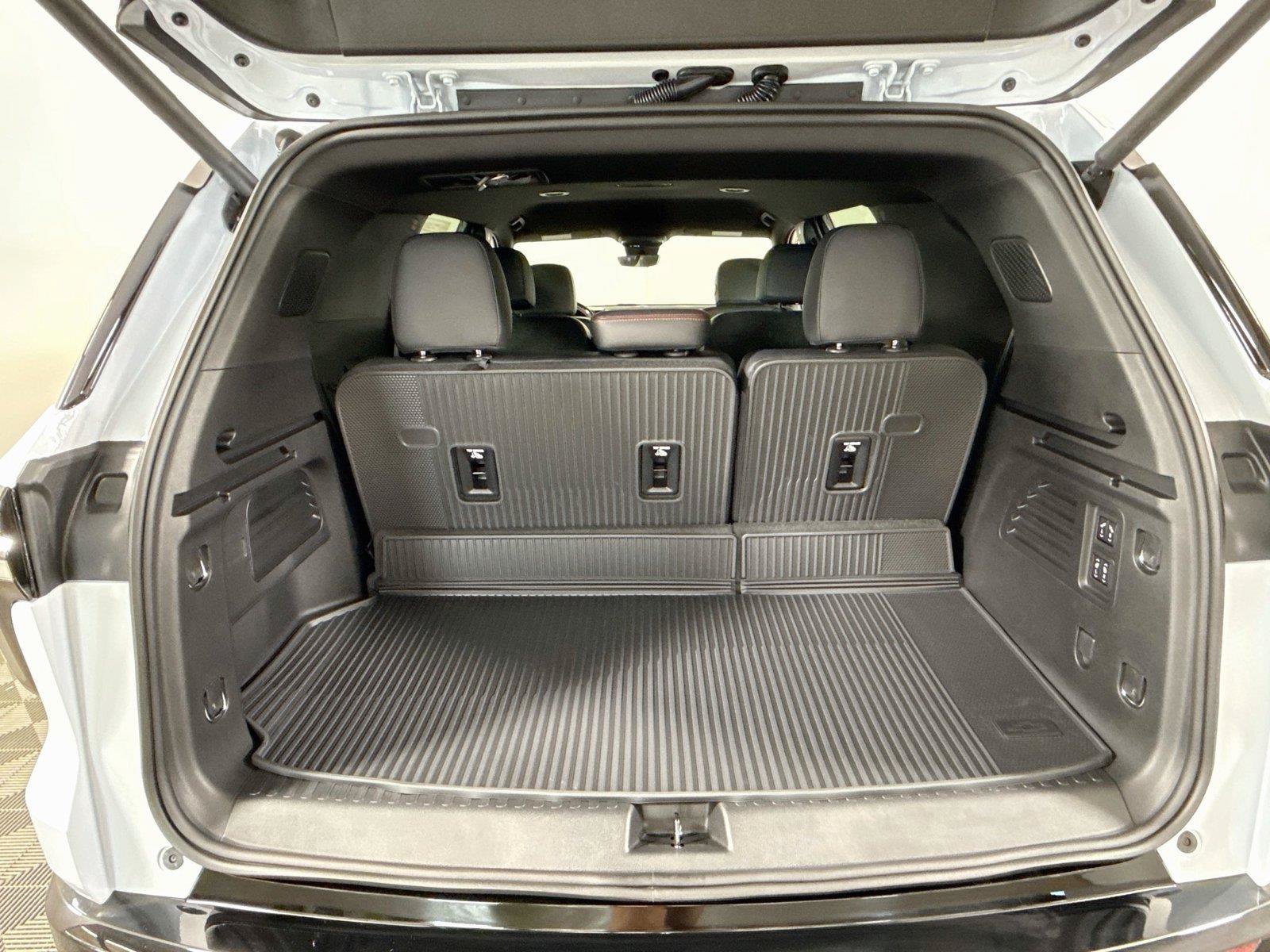 New 2027 Chevrolet Traverse RS w/ LPO, Floor Liner Package AWD/4WD image 20