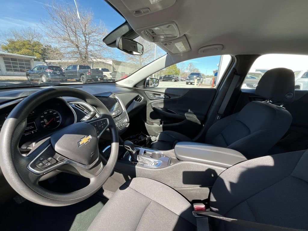 Used 2022 Chevrolet Malibu LT image 9