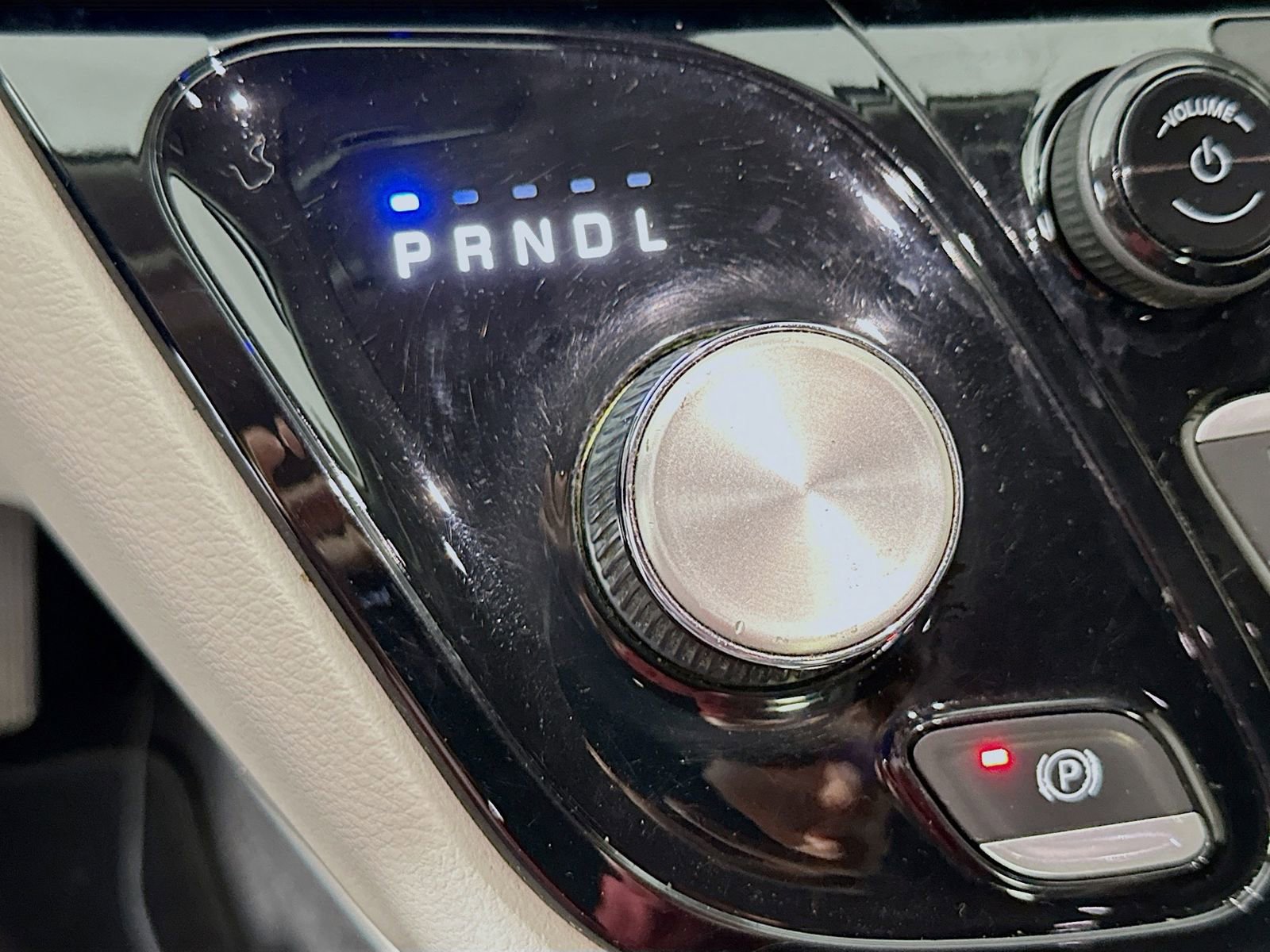 Used 2020 Chrysler Voyager LX image 17