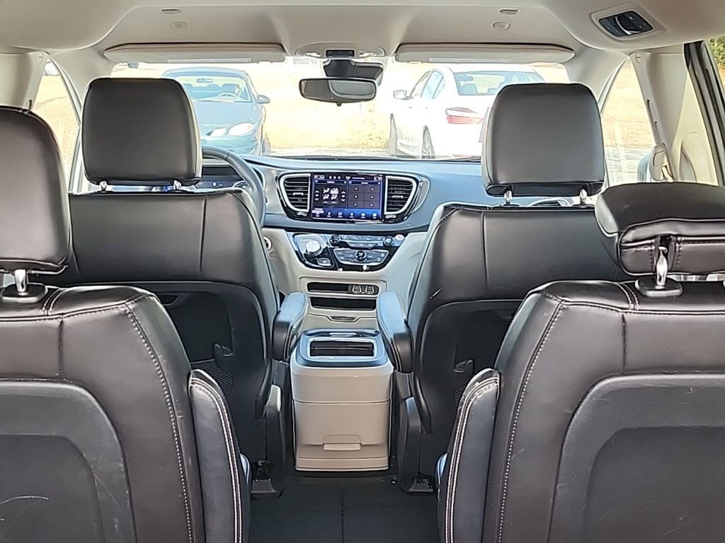 Certified 2023 Chrysler Pacifica Touring-L image 20