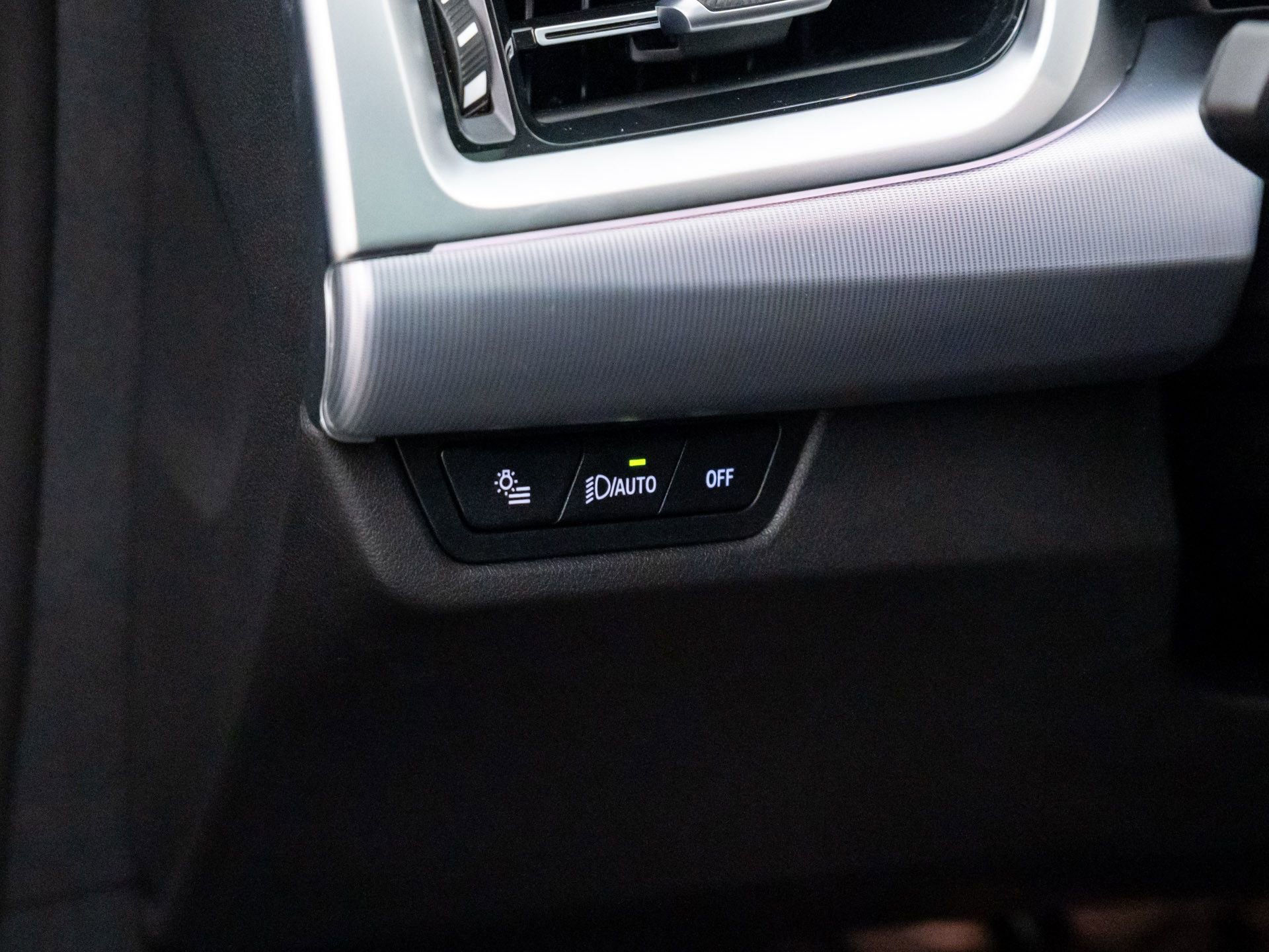 Certified 2025 BMW X2 xDrive28i w/ Premium Package image 21