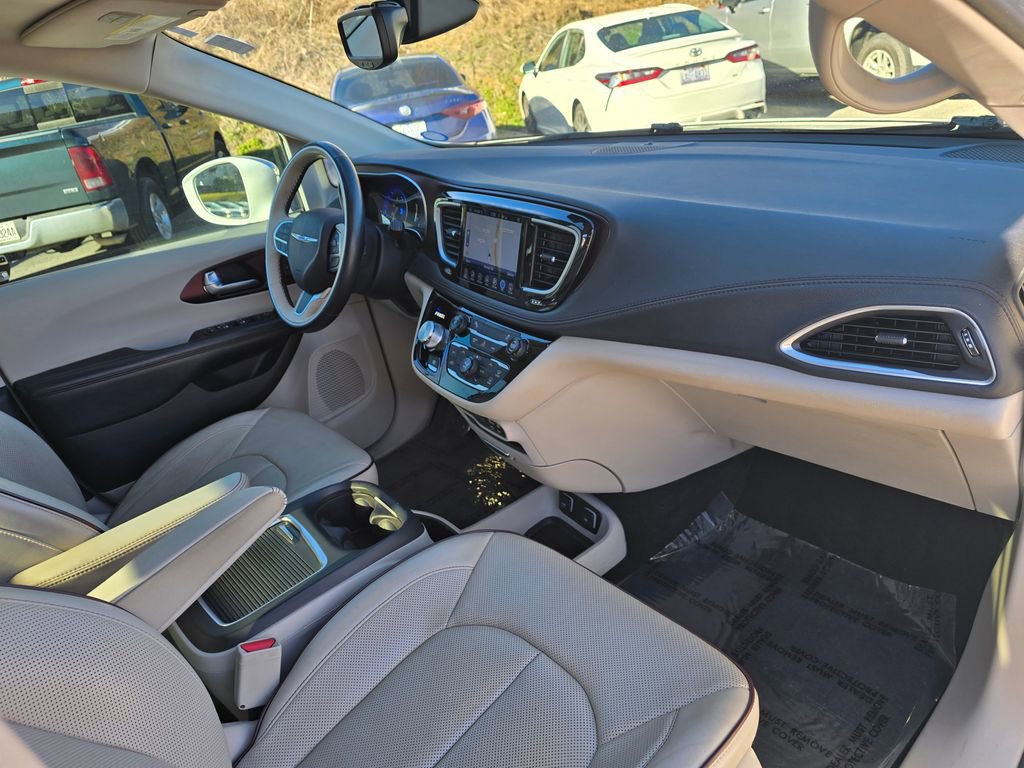 Used 2017 Chrysler Pacifica Limited w/ Tire & Wheel Group image 28