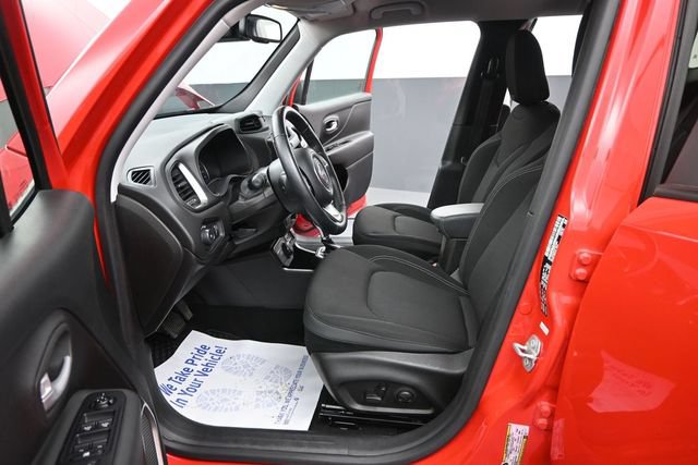 Used 2023 Jeep Renegade Latitude w/ Premium Group AWD/4WD image 10