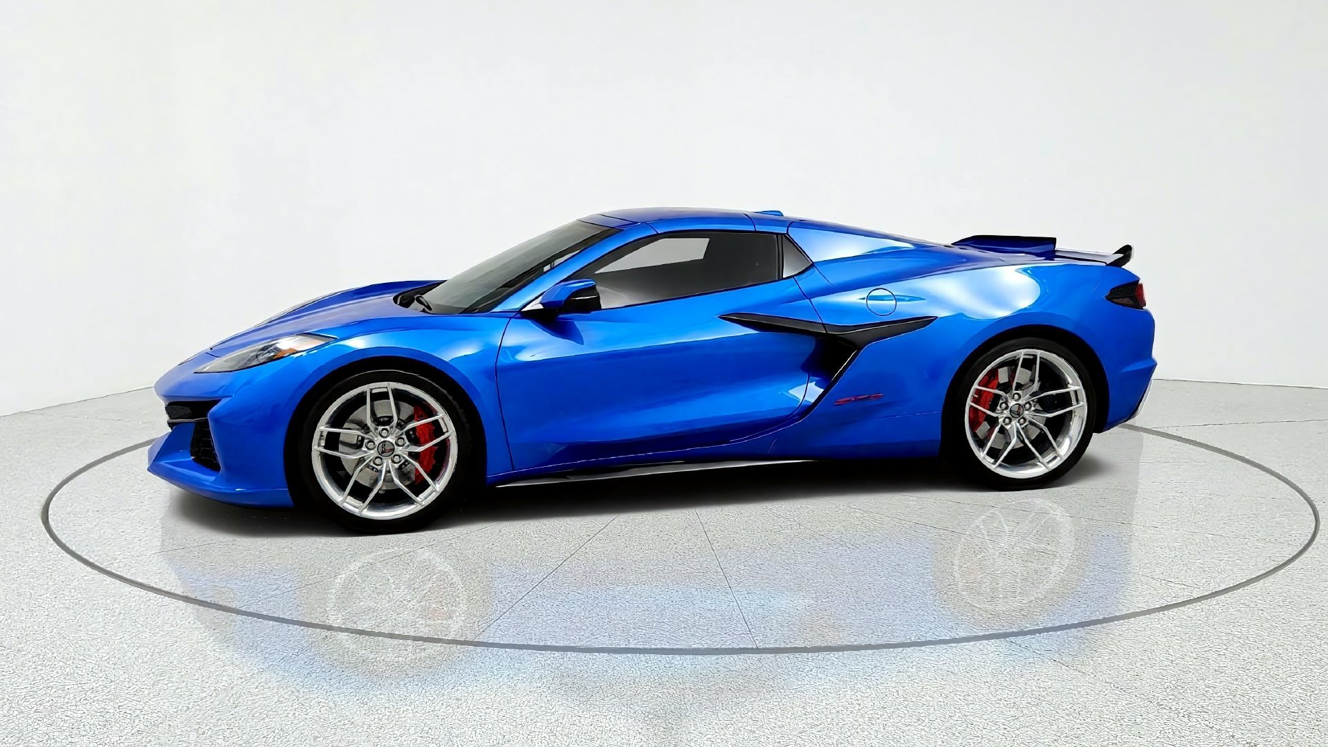 Used 2024 Chevrolet Corvette Z06 w/ Chrome Exterior Badge Package RWD image 2