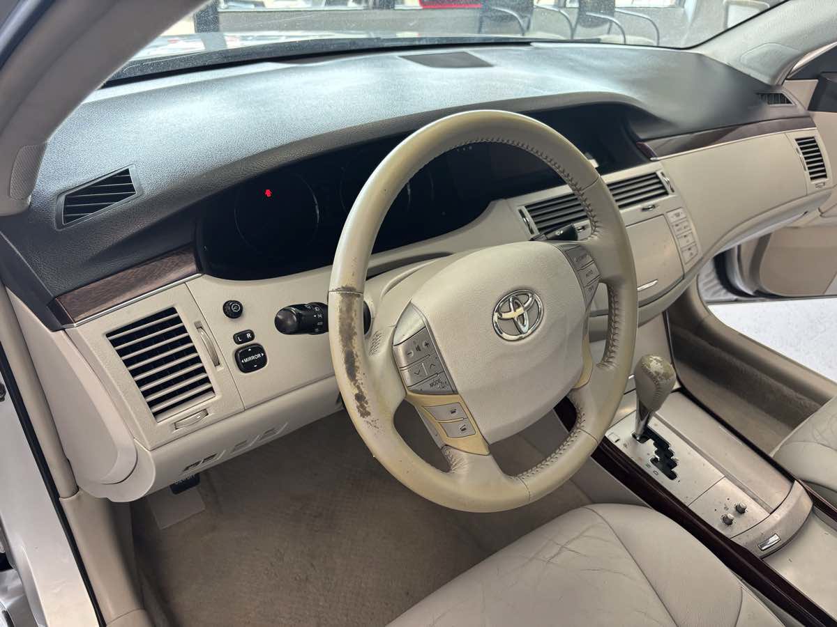 Used 2009 Toyota Avalon XLS FWD image 13
