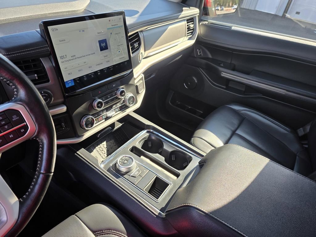 Used 2022 Ford Expedition XLT image 21