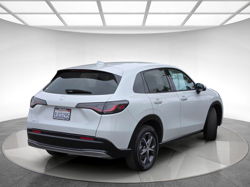 Certified 2024 Honda HR-V EX-L image 3