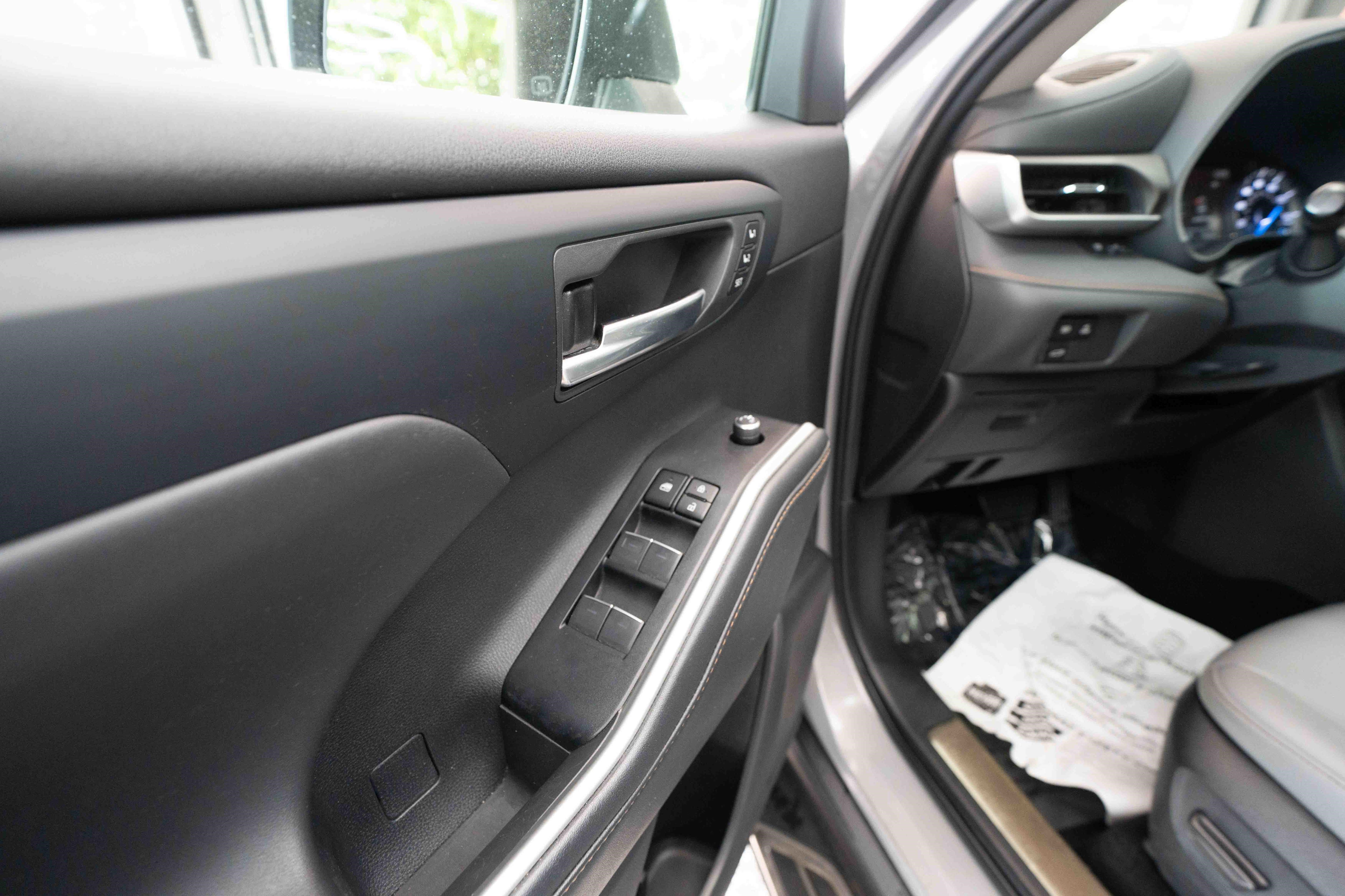 Used 2022 Toyota Highlander Bronze Edition AWD/4WD image 7