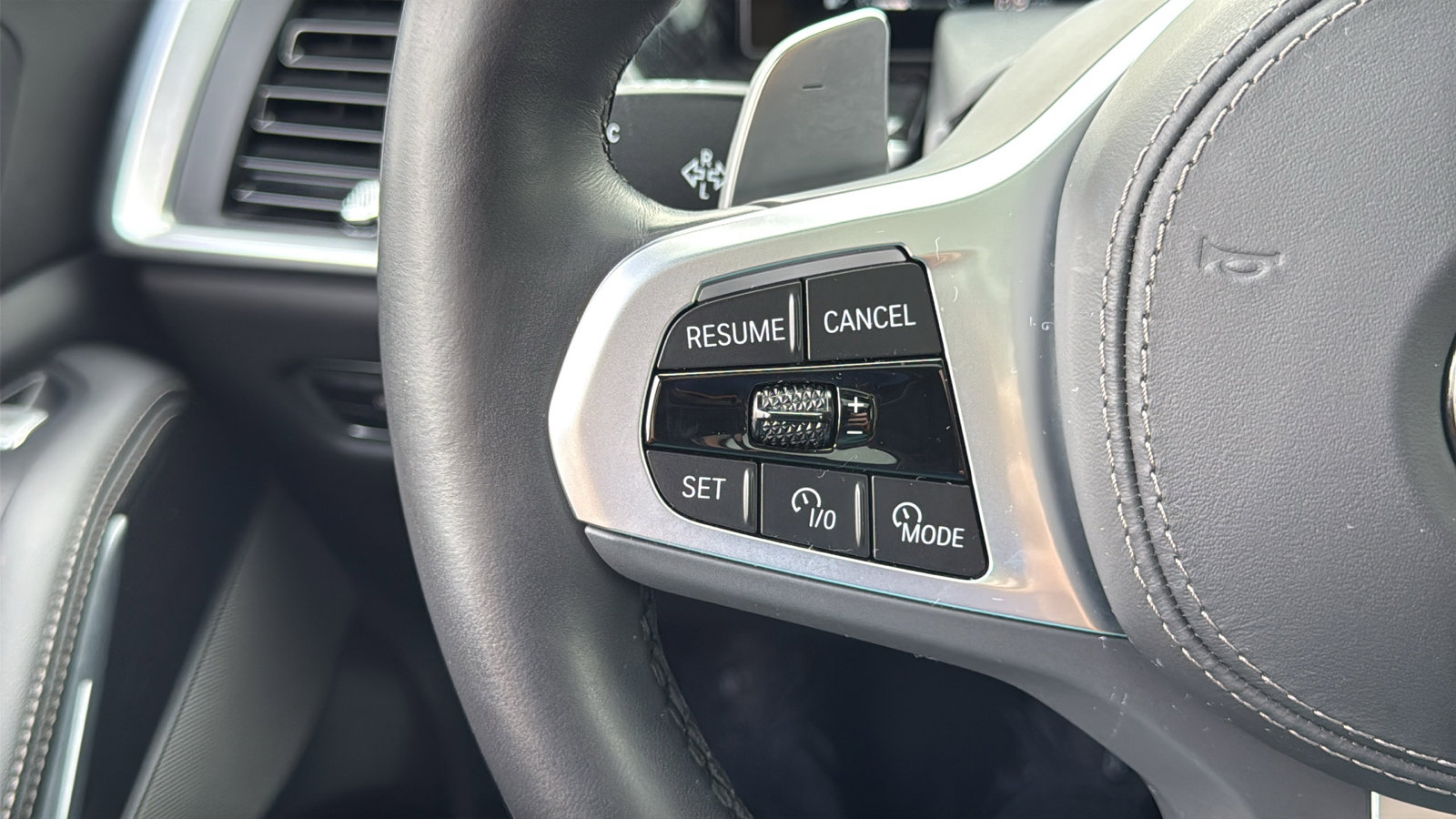 Used 2023 BMW X7 xDrive40i w/ Executive Package image 16