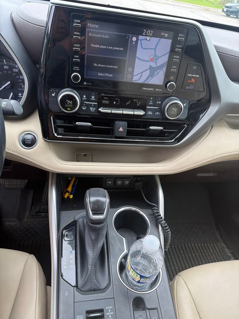 Used 2021 Toyota Highlander XLE AWD/4WD image 12