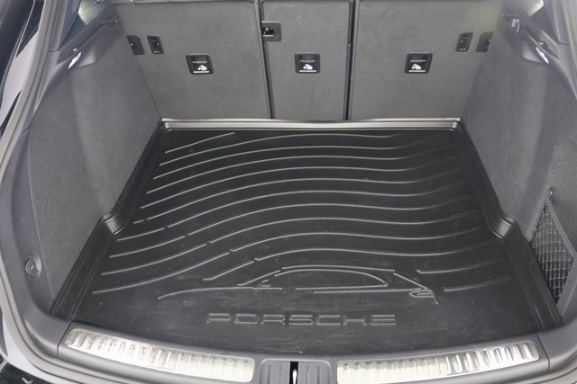 Used 2022 Porsche Macan image 19