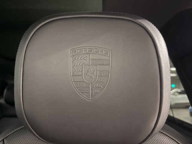 Certified 2025 Porsche Cayenne E-Hybrid w/ Premium Package Plus AWD/4WD image 34