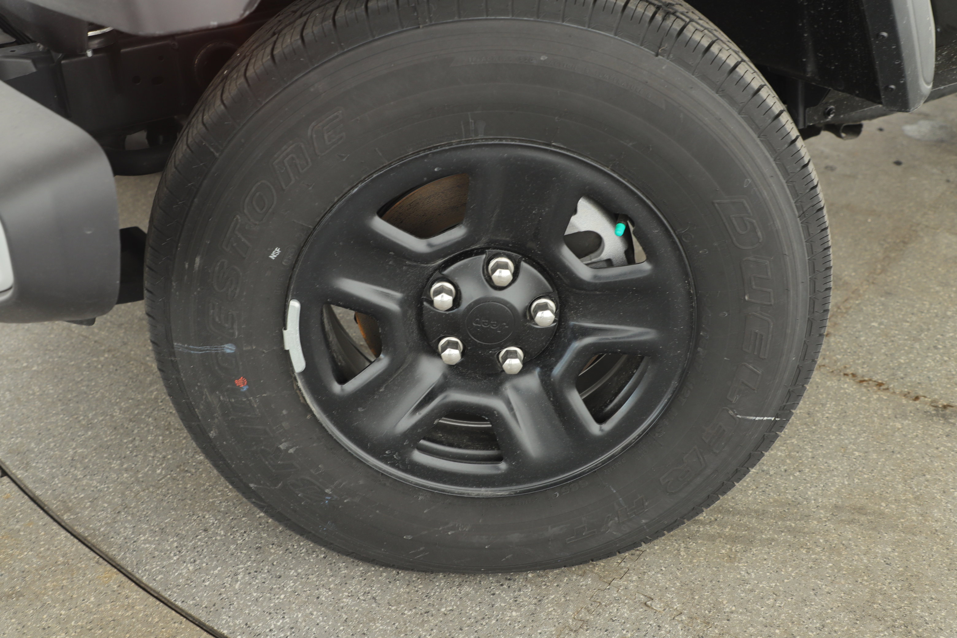 New 2025 Jeep Gladiator Sport image 5