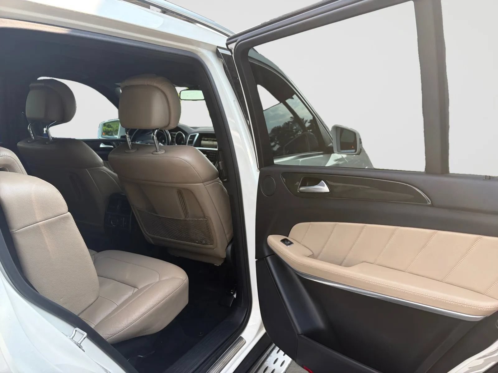 Used 2016 Mercedes-Benz GL 550 4MATIC image 18