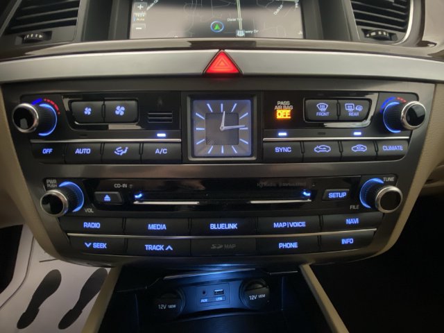 Used 2015 Hyundai Genesis 3.8 RWD image 19