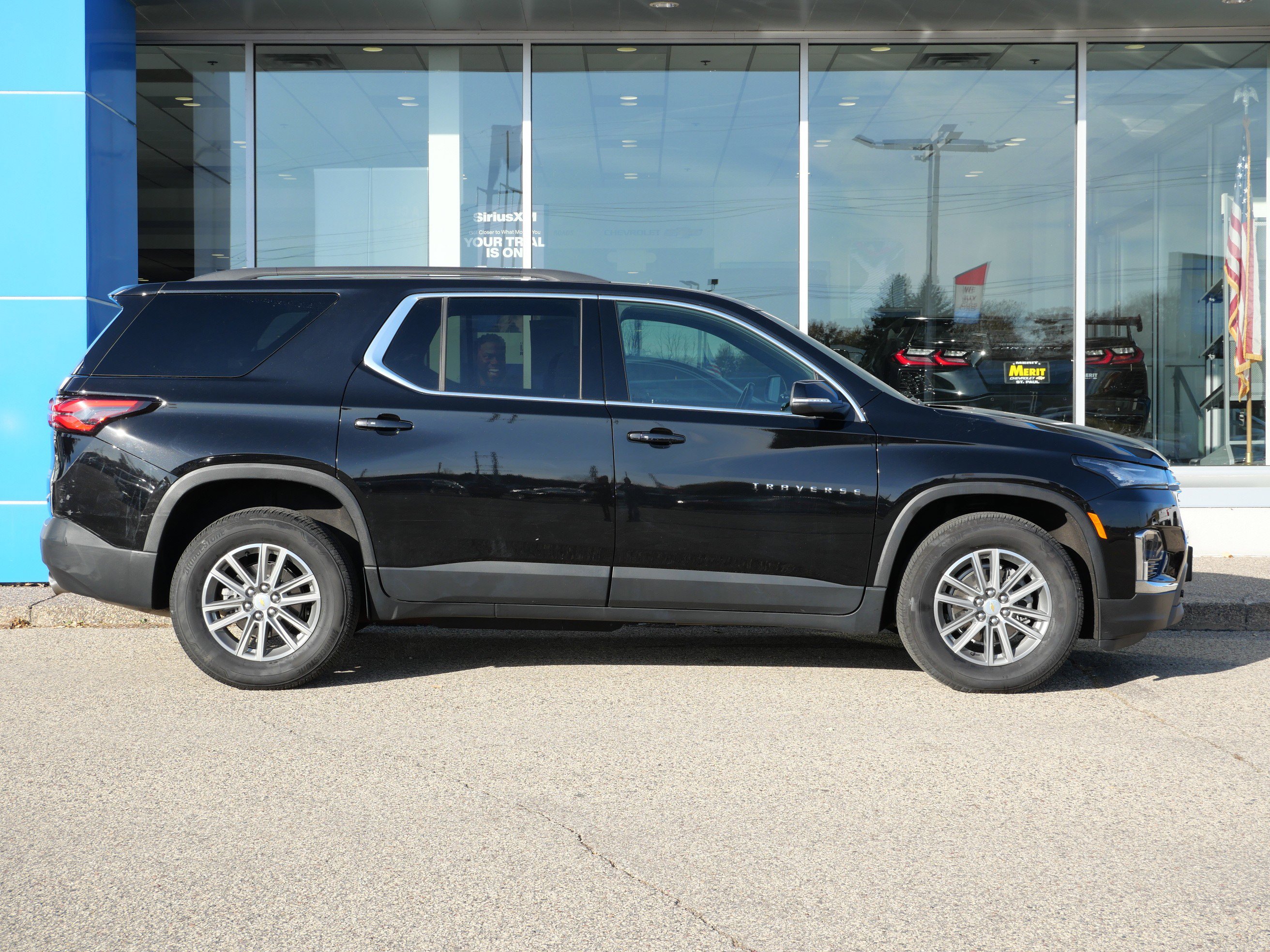 Certified 2022 Chevrolet Traverse LT image 2