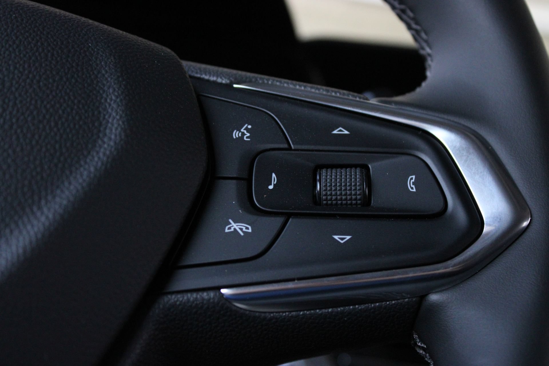 New 2026 Chevrolet Trax LT w/ Driver Confidence Package FWD image 31