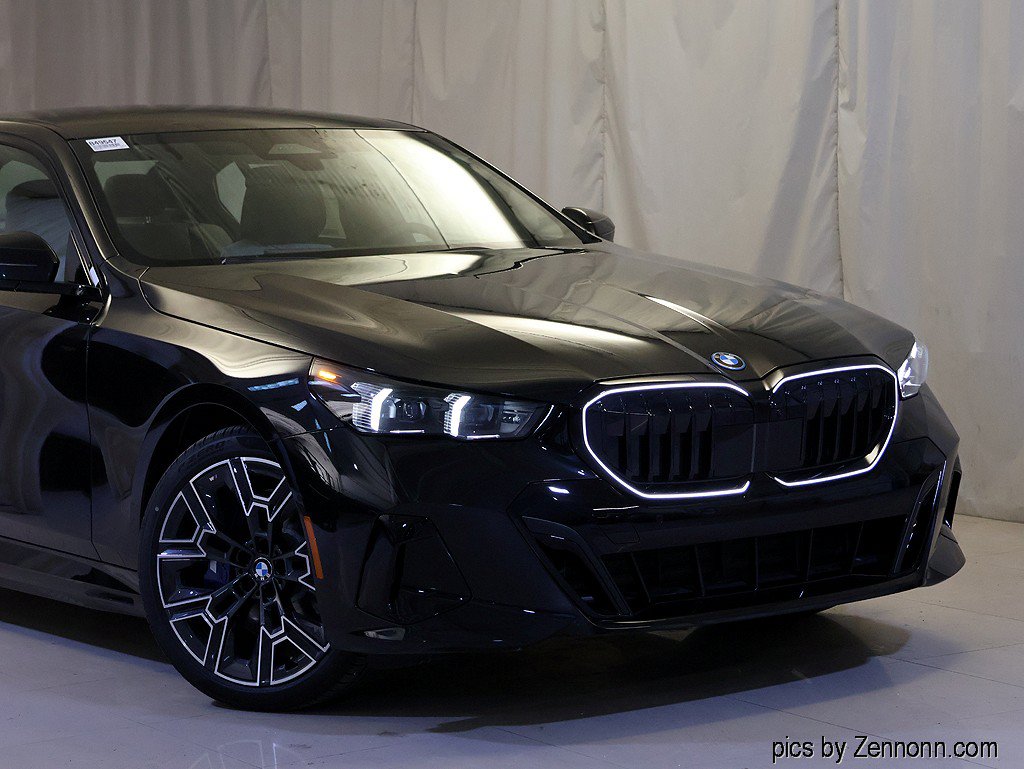 Used 2027 BMW 550e xDrive w/ Premium Package AWD/4WD image 2