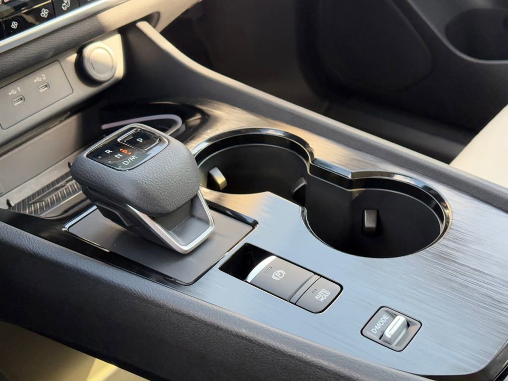 Used 2025 Nissan Rogue SL w/ SL Premium Package image 19