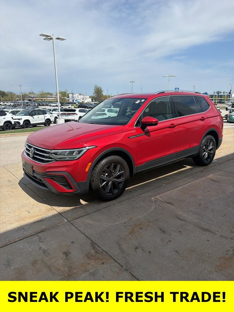 Certified 2022 Volkswagen Tiguan SE w/ Panoramic Sunroof Package AWD/4WD image 3