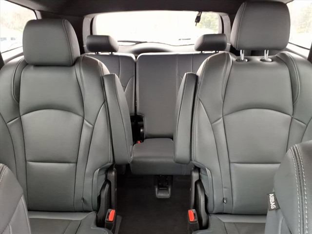 Used 2023 Buick Enclave Essence image 13