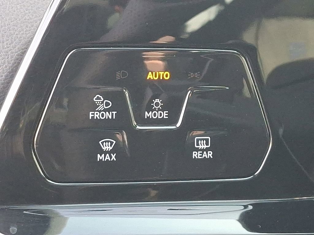 Used 2024 Volkswagen Golf R image 25