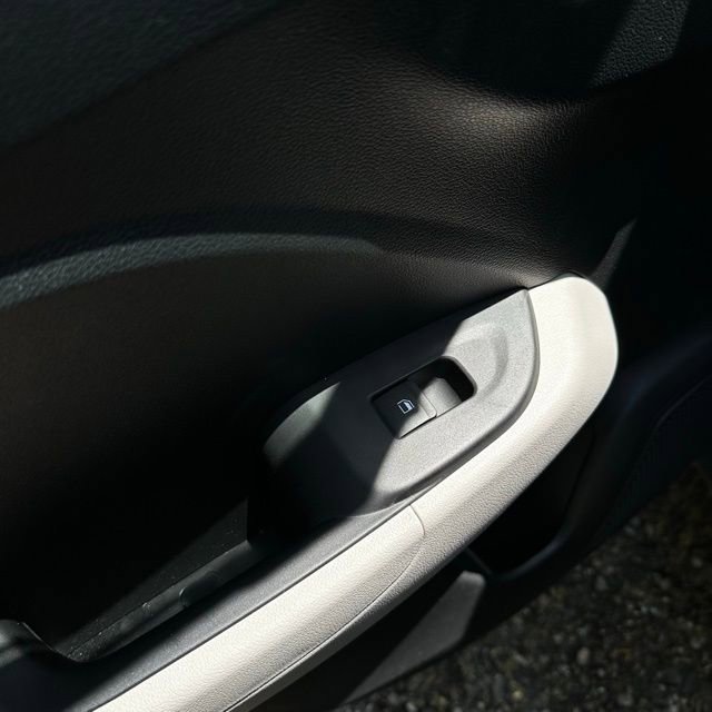 Certified 2025 Hyundai Venue SEL FWD image 13