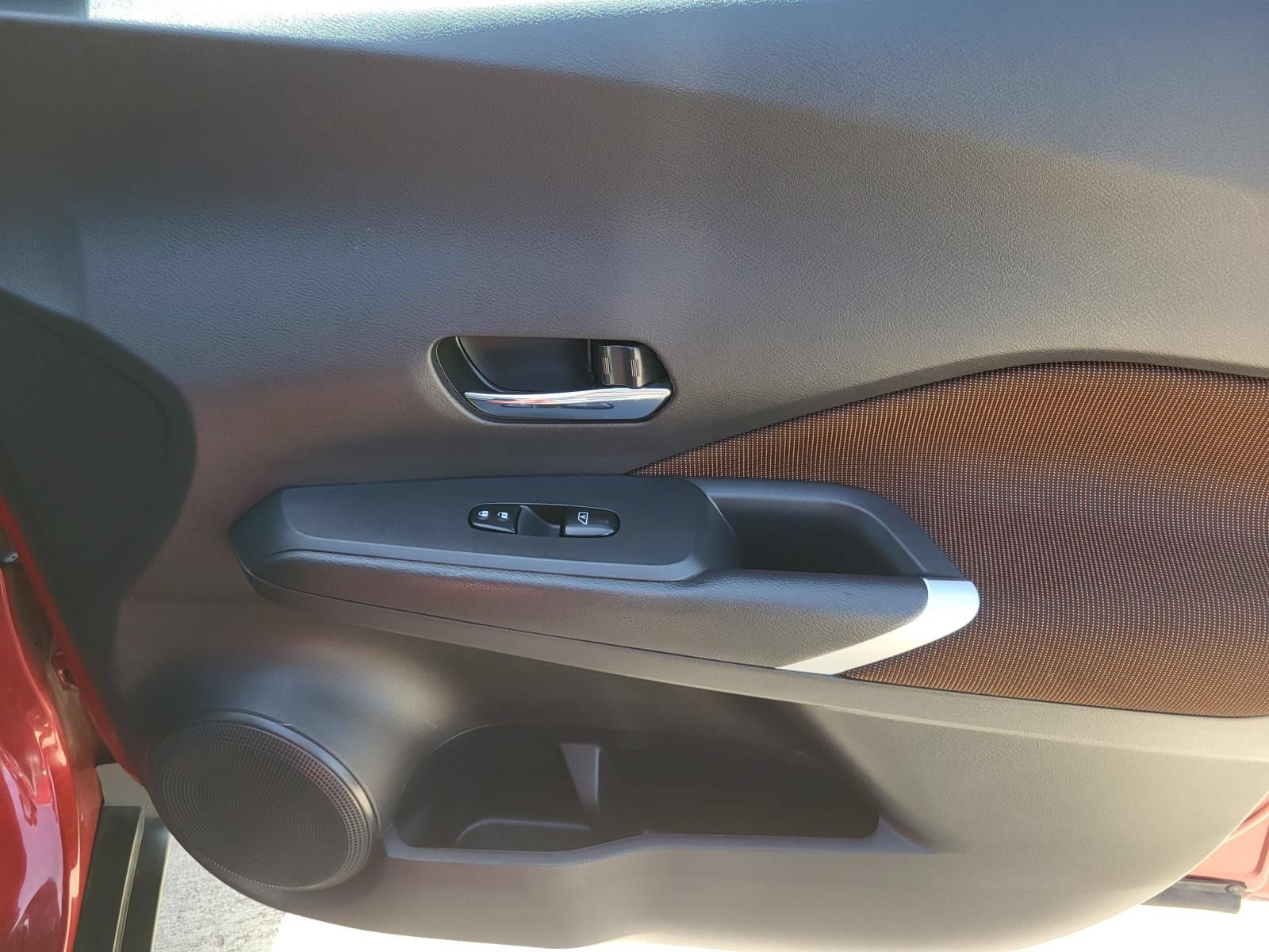 Used 2021 Nissan Kicks SR FWD image 11