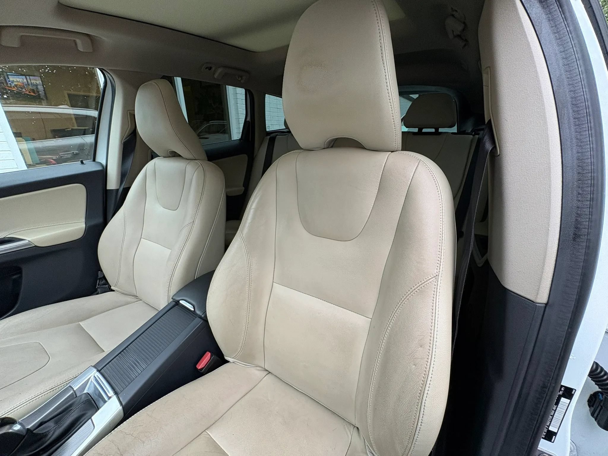 Used 2016 Volvo XC60 T6 w/ Proximity Package AWD/4WD image 29
