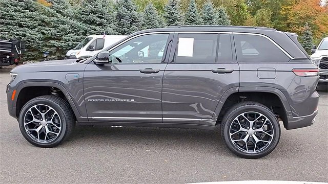 Used 2024 Jeep Grand Cherokee Summit image 5
