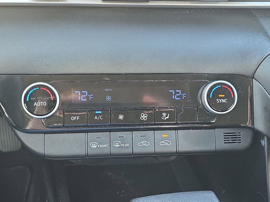 Used 2023 Hyundai Elantra SEL image 24