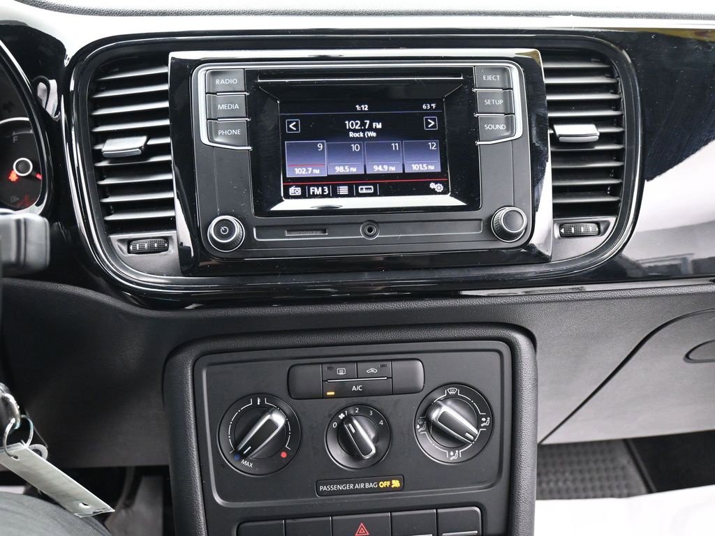 Used 2019 Volkswagen Beetle 2.0T S image 19