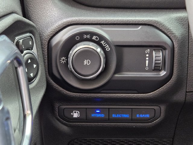 Used 2023 Jeep Wrangler Unlimited Sahara w/ Cold Weather Group AWD/4WD image 24