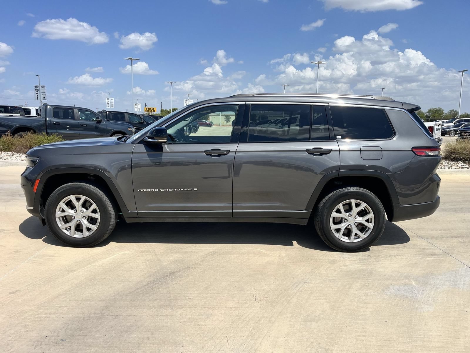 Used 2023 Jeep Grand Cherokee L Limited RWD image 6