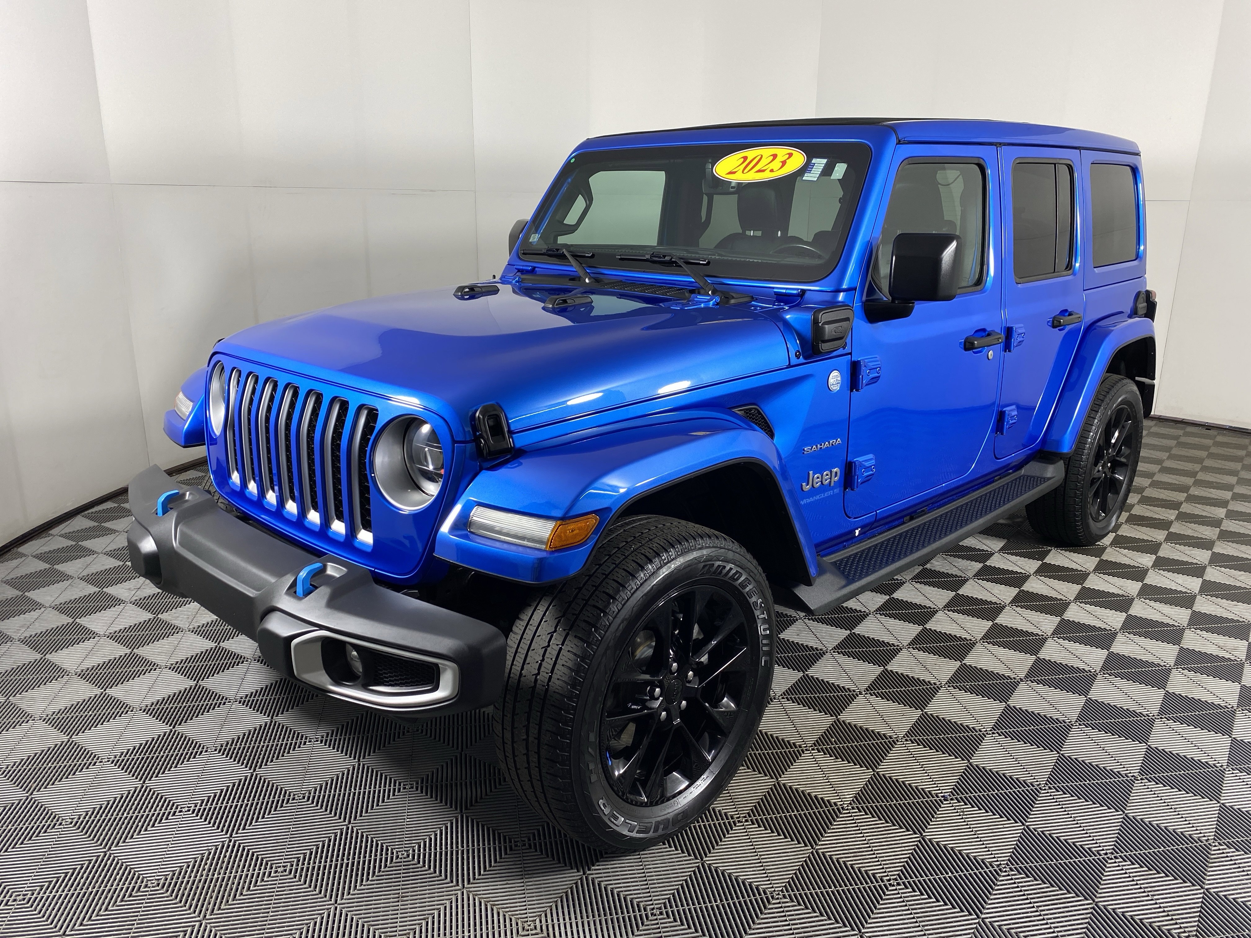 Used 2023 Jeep Wrangler Sahara w/ Cold Weather Group image 12