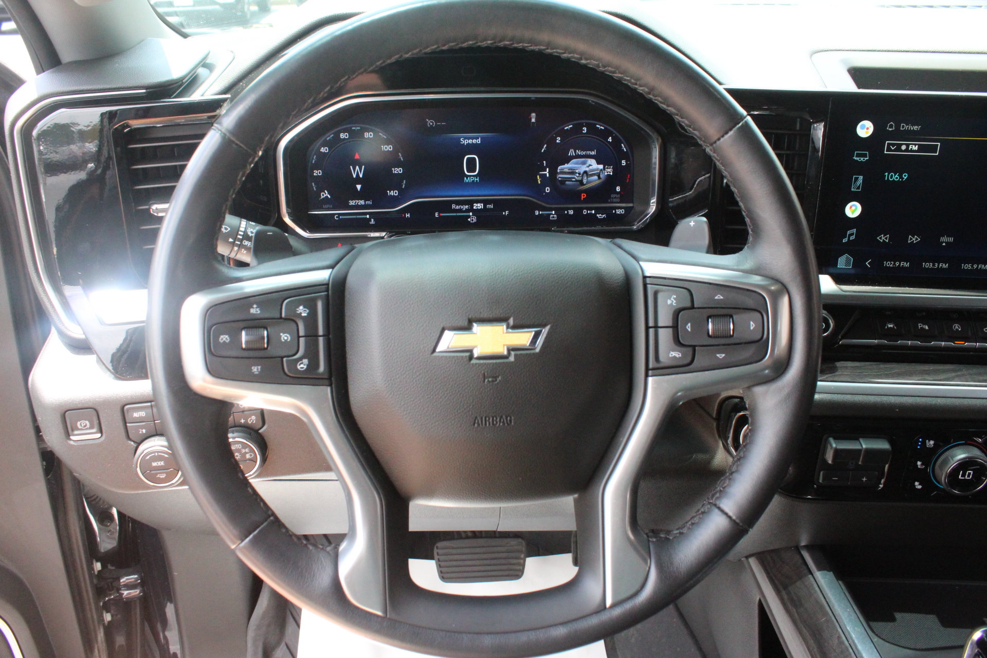 Used 2022 Chevrolet Silverado 1500 LTZ AWD/4WD image 15