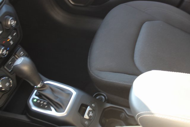 Used 2023 Jeep Renegade Latitude image 21