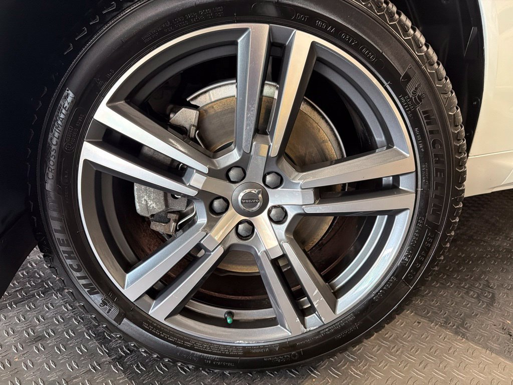 Used 2021 Volvo XC60 T8 Inscription Expression w/ Protection Package Premier AWD/4WD image 4