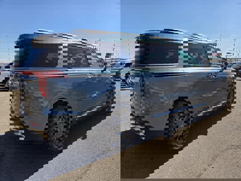 New 2026 Kia Carnival SX image 3