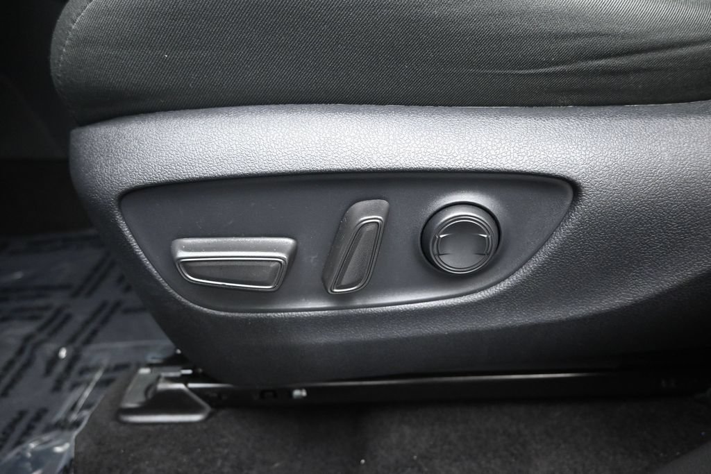 Used 2025 Toyota RAV4 XLE FWD image 10