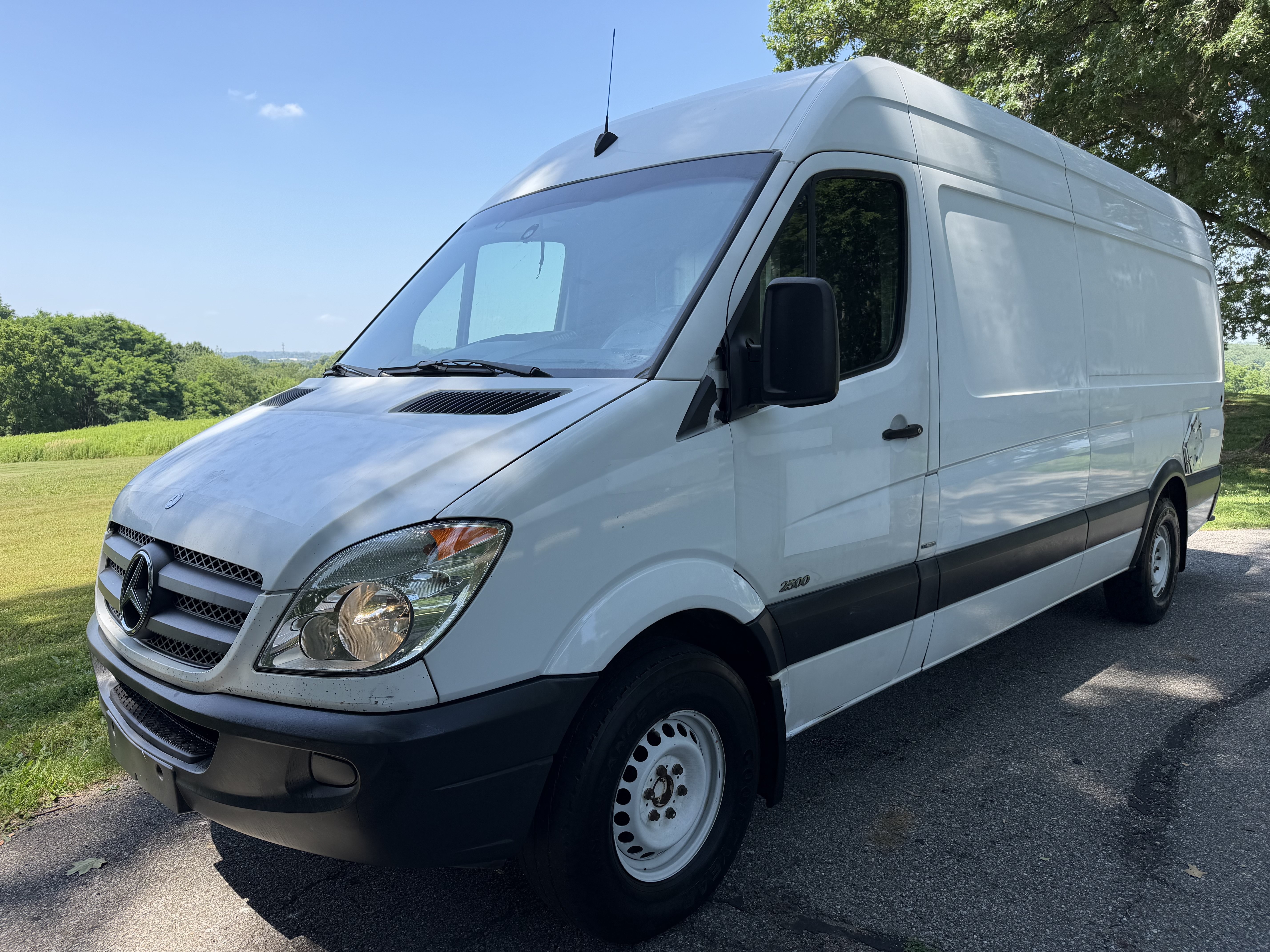 Used 2011 Mercedes-Benz Sprinter 2500 image 6