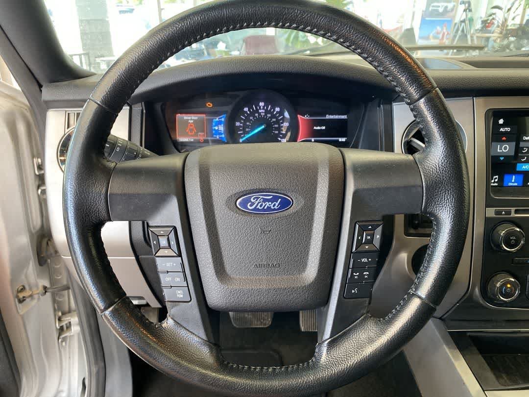 Used 2017 Ford Expedition XLT w/ Equipment Group 202A AWD/4WD image 17