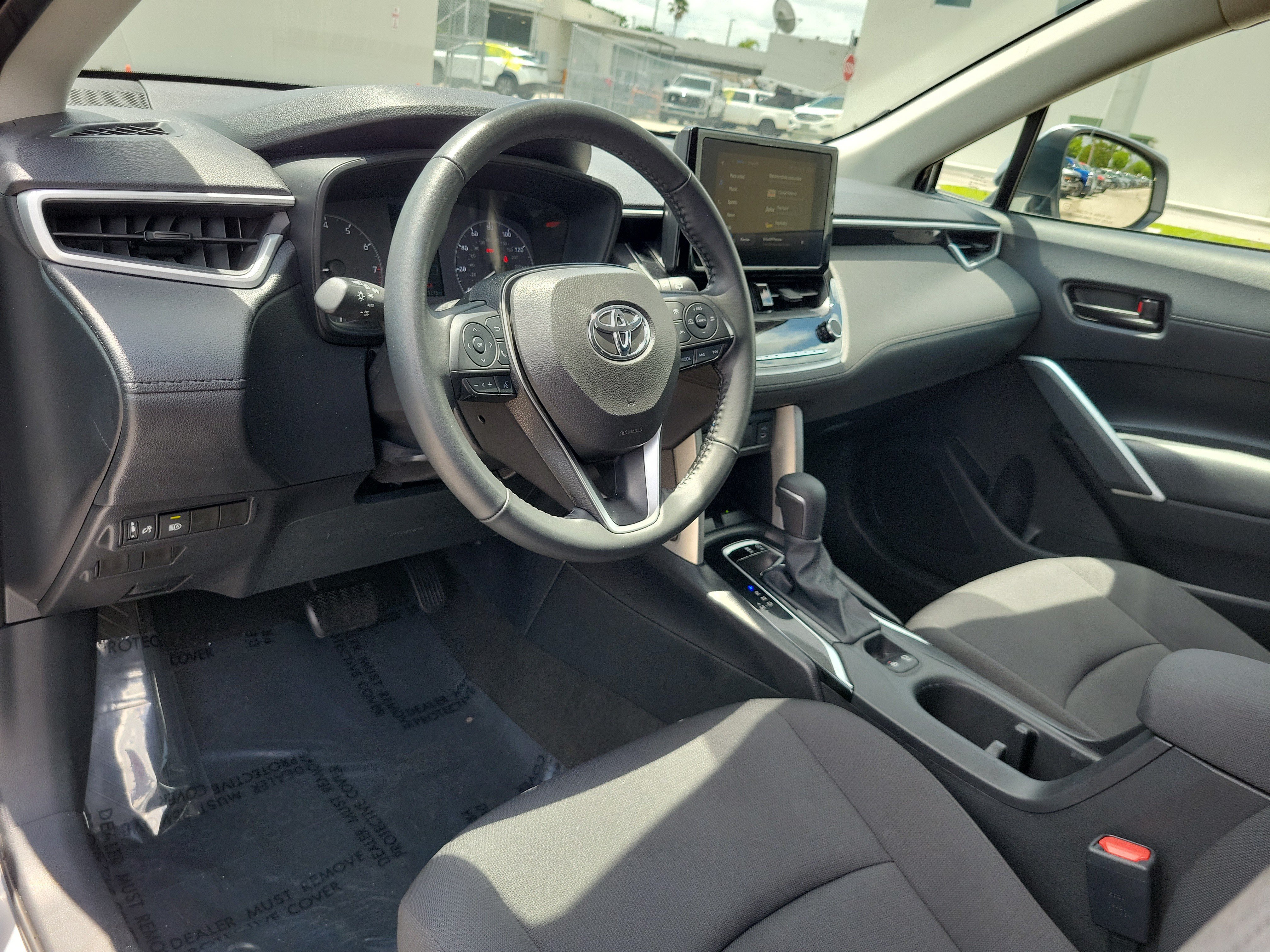 Used 2024 Toyota Corolla Cross LE w/ Moonroof Package FWD image 9