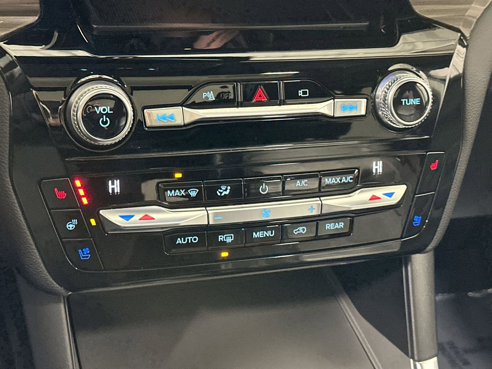 Used 2021 Ford Explorer Limited w/ Equipment Group 301A image 27