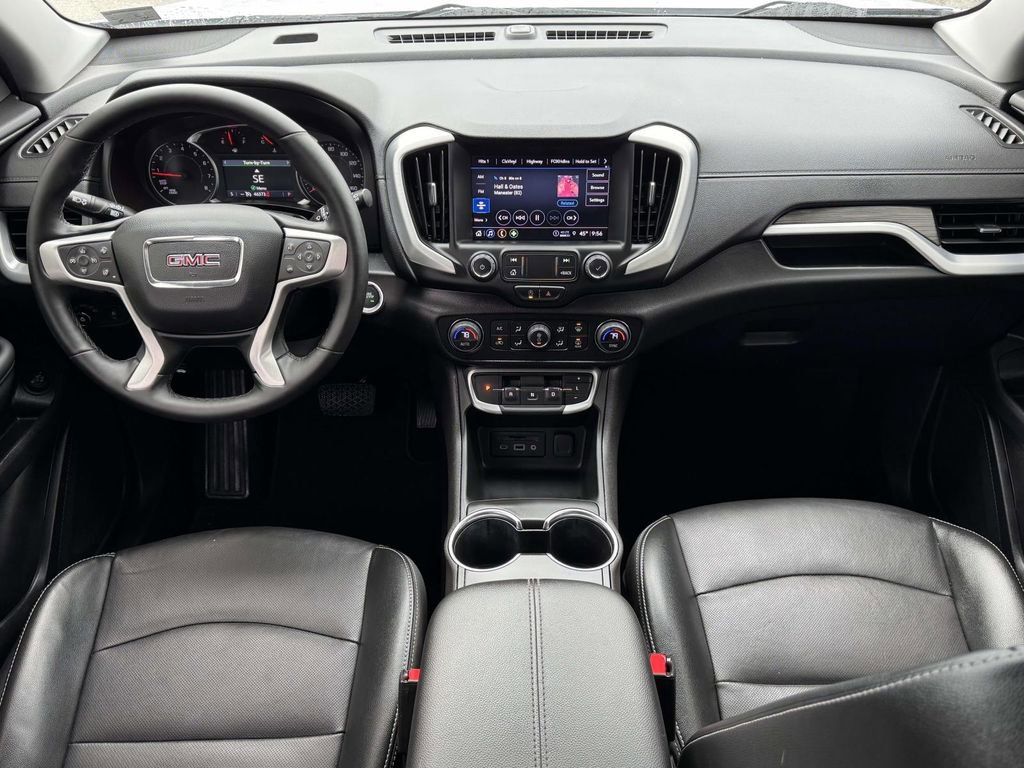 Used 2024 GMC Terrain SLT image 2