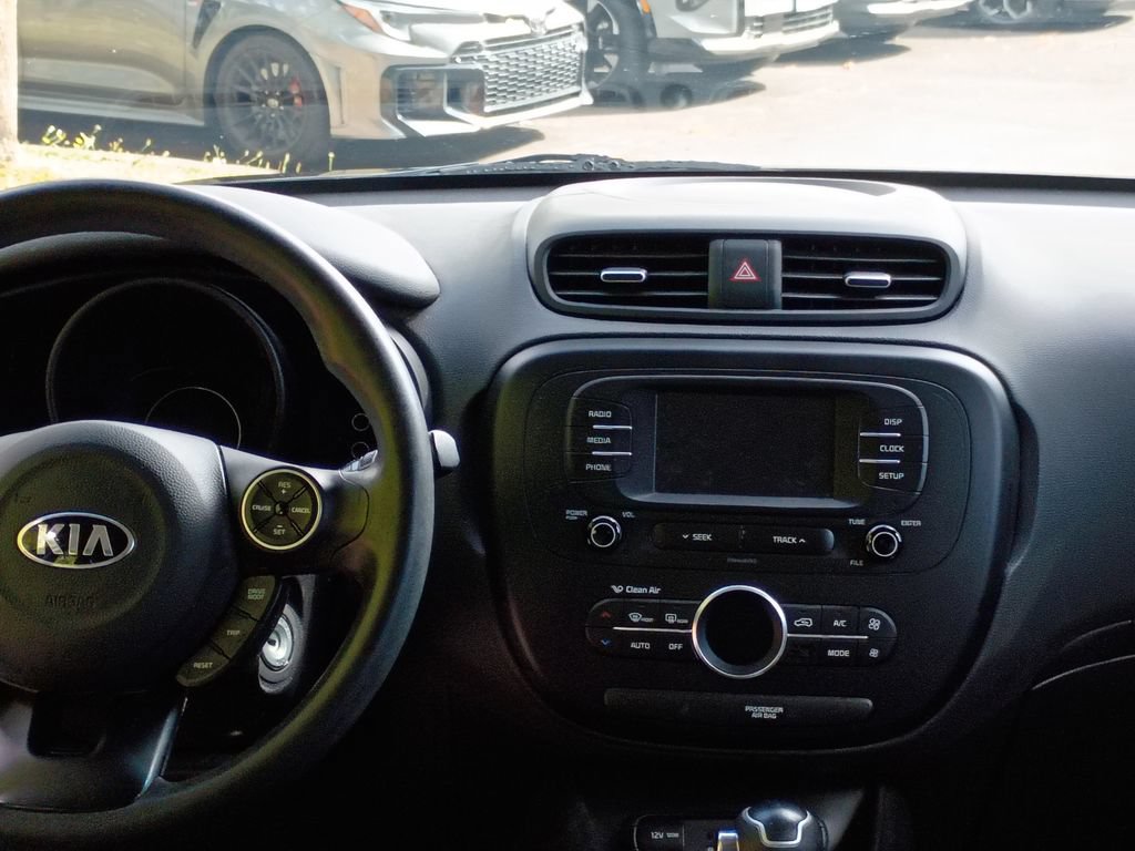 Used 2017 Kia Soul + FWD image 16