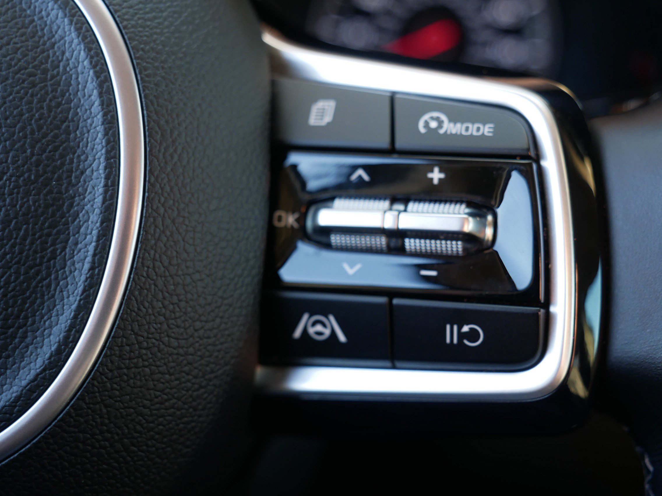 Certified 2022 Kia Sorento S w/ Panoramic Sunroof Package image 29